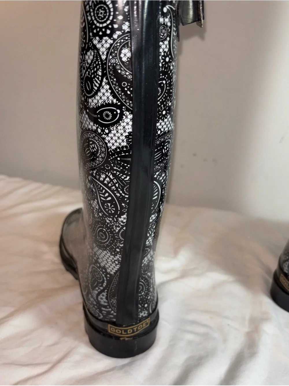 Goldtoe NEW Women's Black Paisley Rain Boots. 7/24